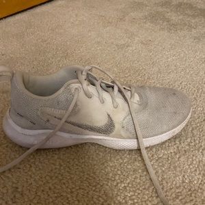 nike woman’s running shoes
